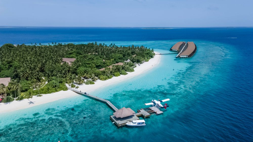 Reethi Faru Resort 4*