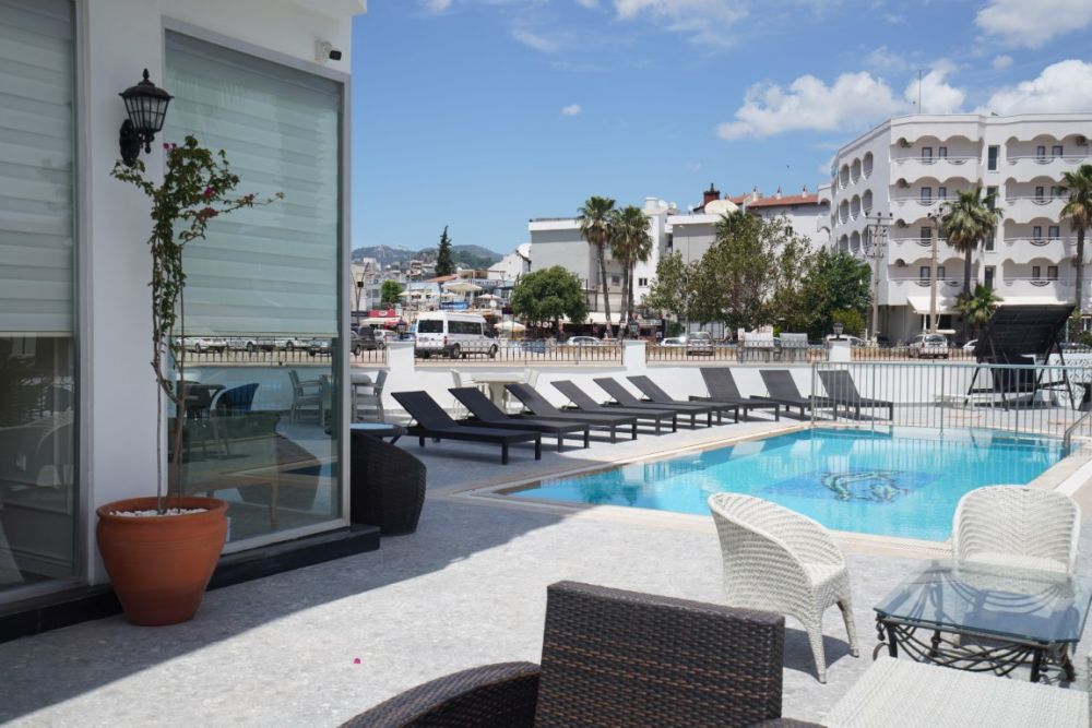Aurasia Seaside Hotel 3*