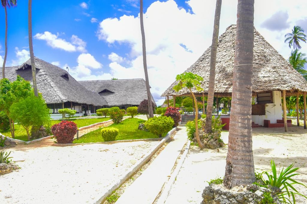 Coconut Tree Village Beach Resort 3*