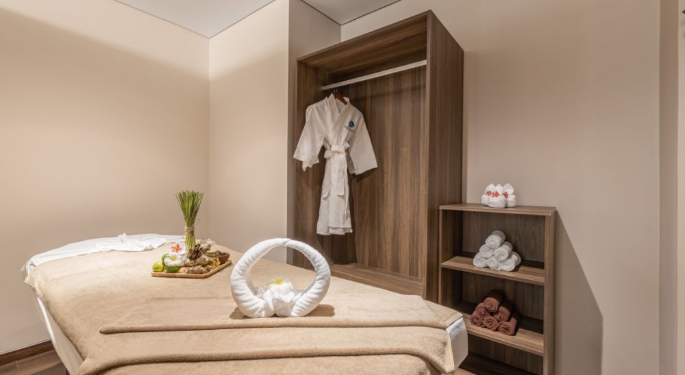 Mangata Beachfront Hotel 4*