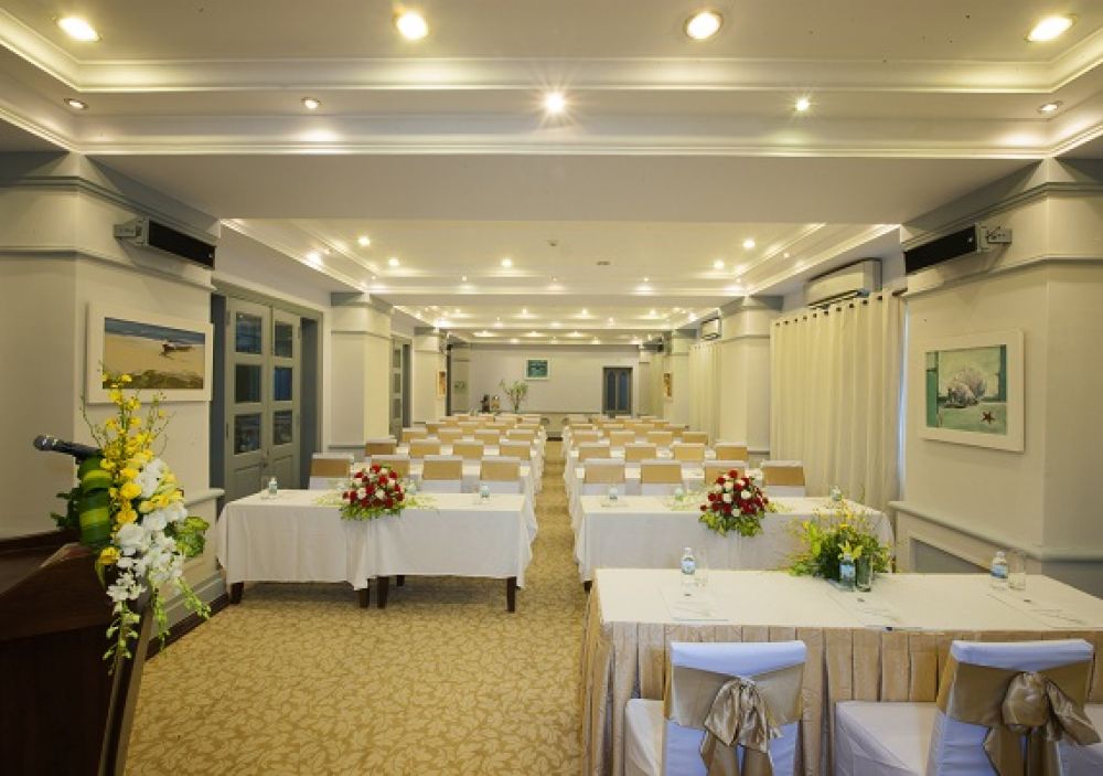 Rembrandt Hotel Nha Trang 3*