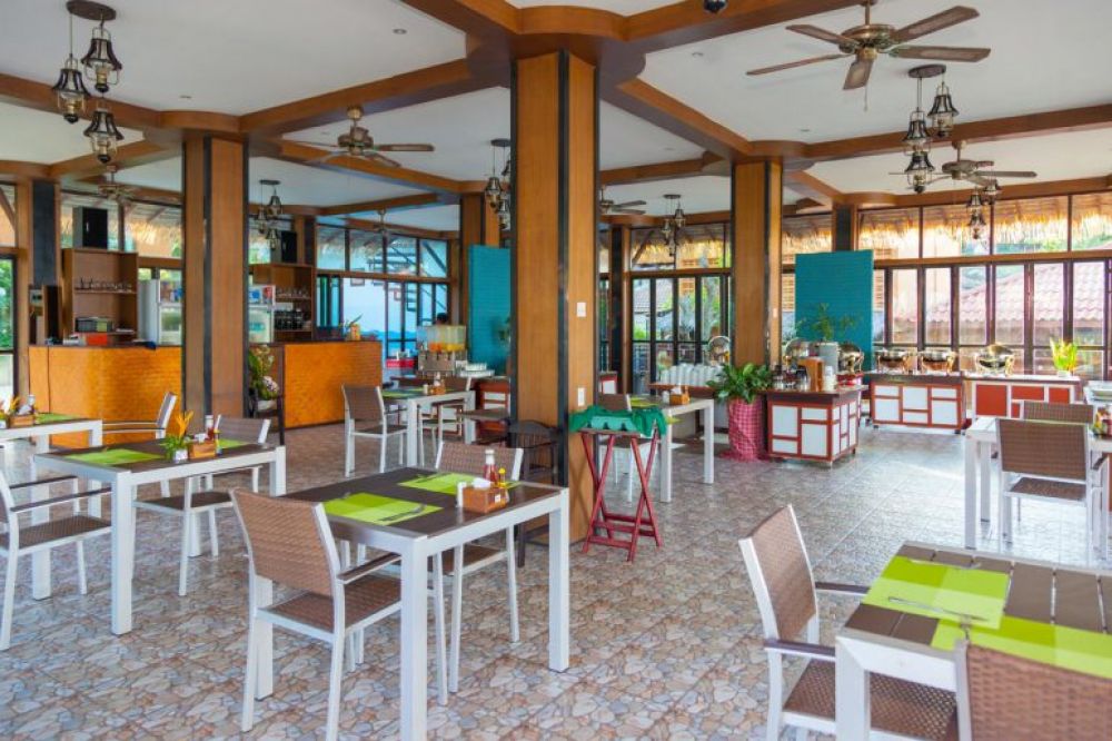 Phi Phi Long Beach Resort & Villa 3*