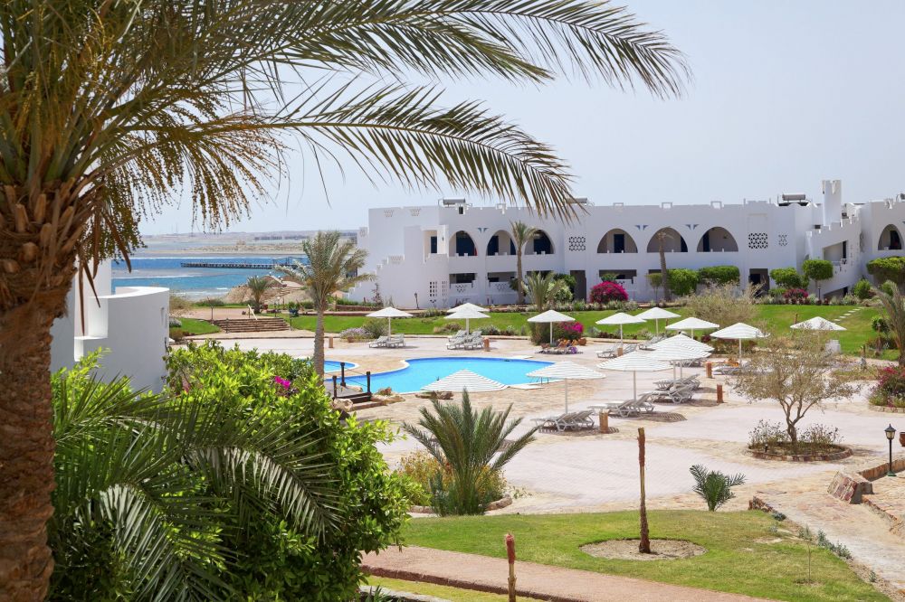 Three Corners Equinox Beach Resort 4*