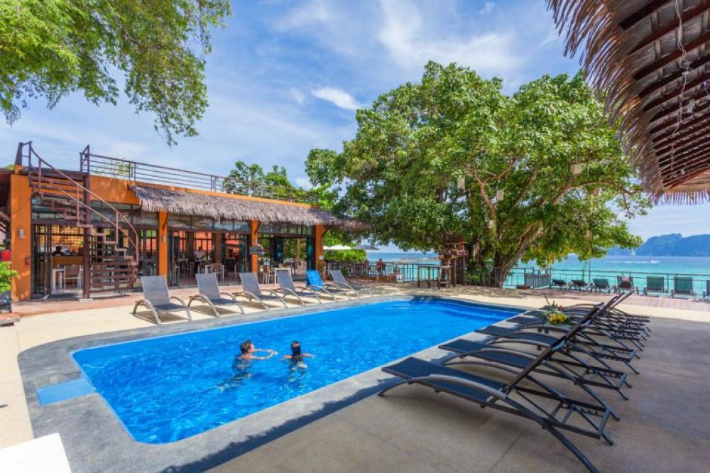 Phi Phi Long Beach Resort & Villa 3*