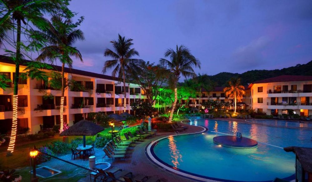 Holiday Villa Beach Resort & Spa 4*