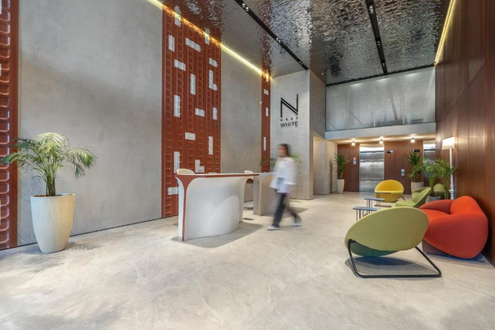 Next White Aparthotel 