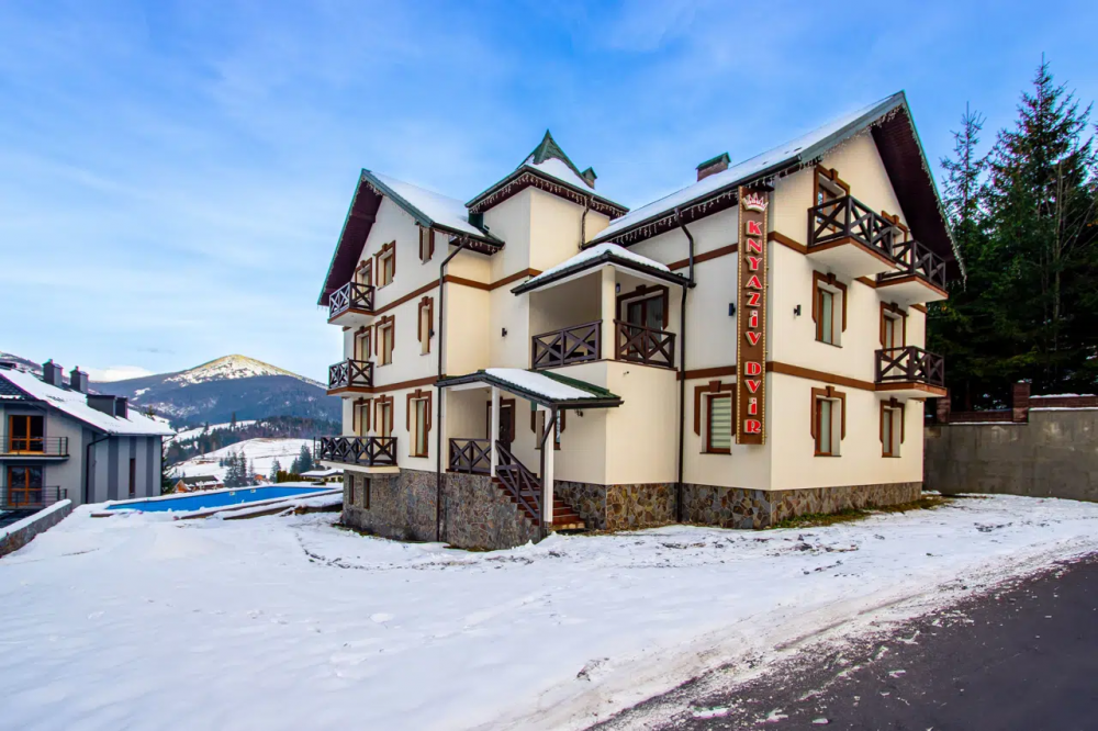 Князів Двір 3*