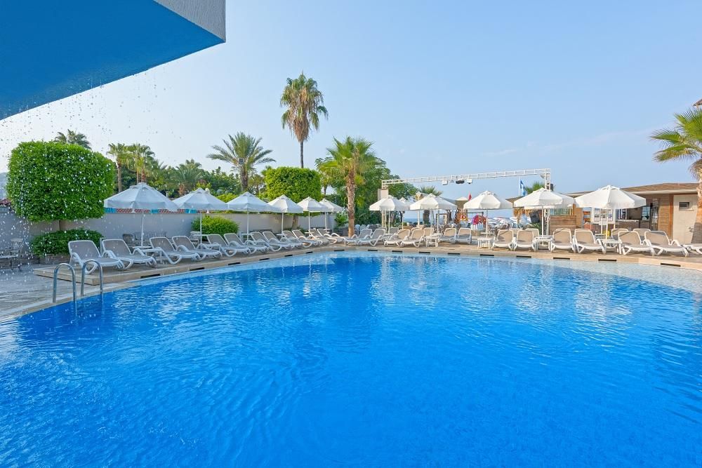 Xperia Saray Beach 4*