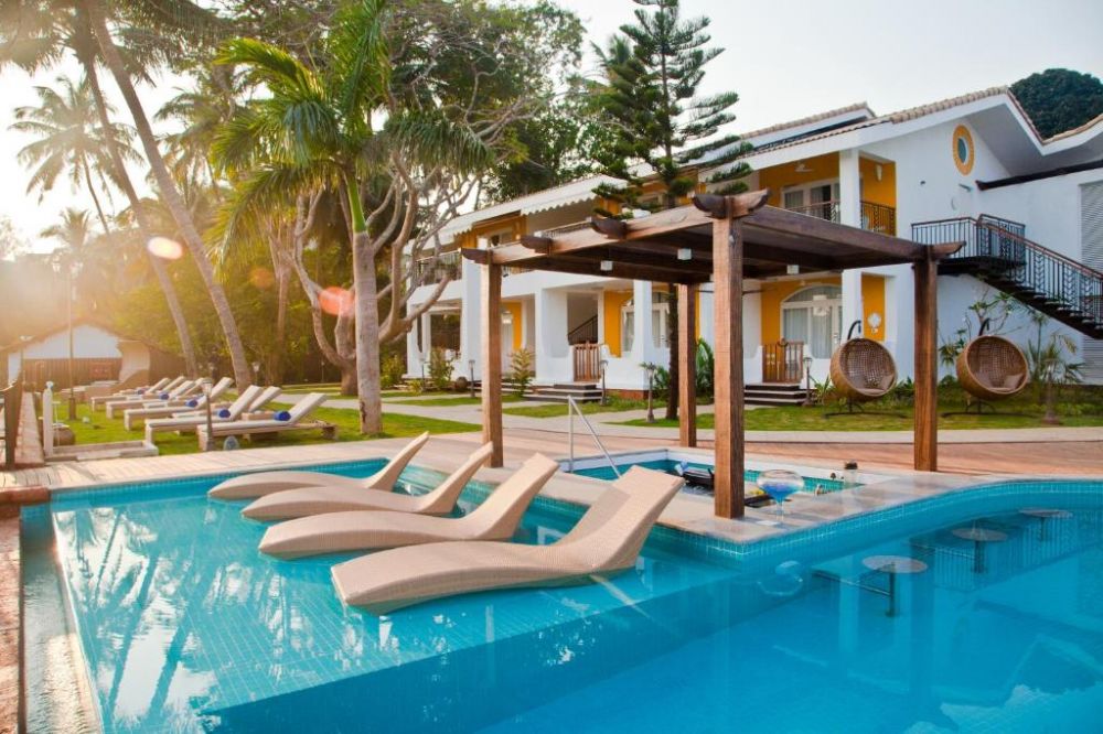 Acron Waterfront Resort 4*