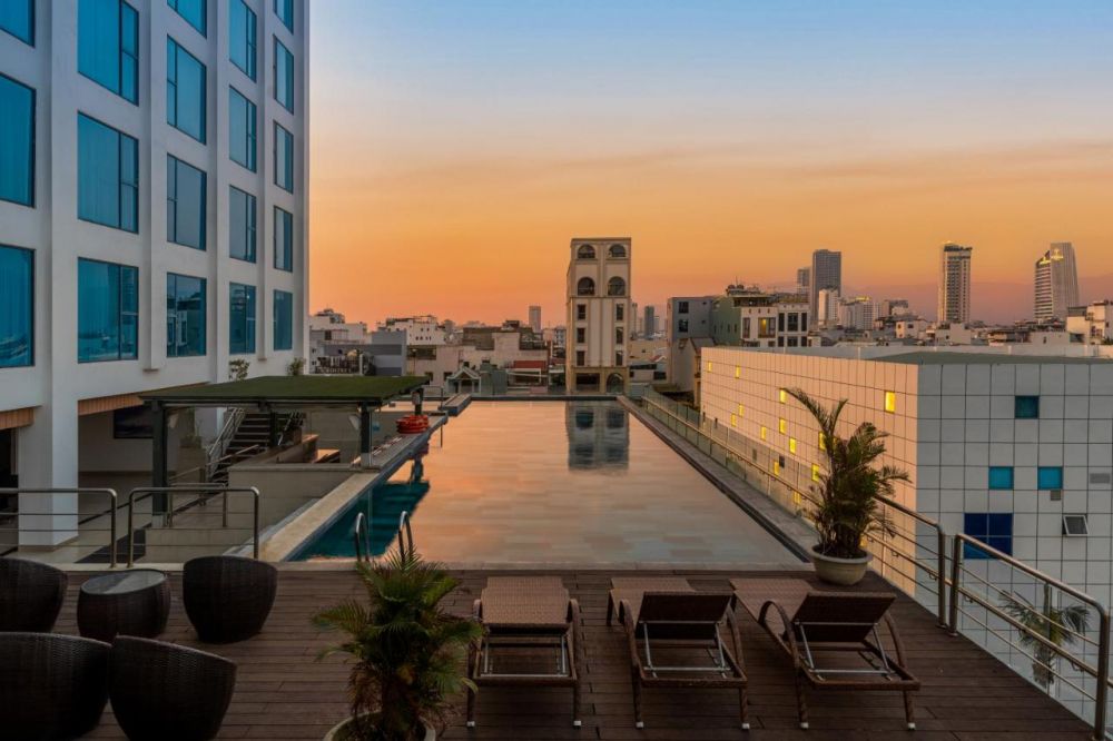 Royal Lotus Palace 4*