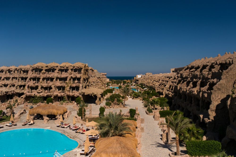 Caves Beach Resort Hurghada 5*