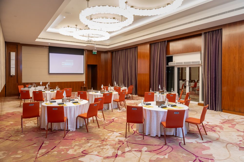Crowne Plaza Muscat Ocec 4*