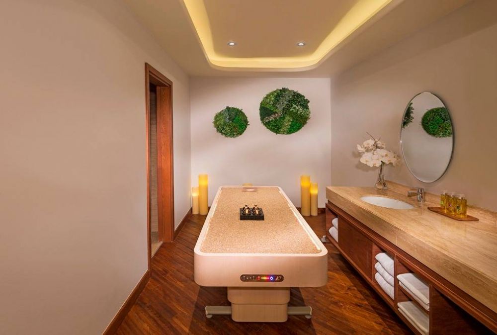 Ramada Hotel & Suites By Wyndham Jbr (ex. Hawthorn Suites) 4*