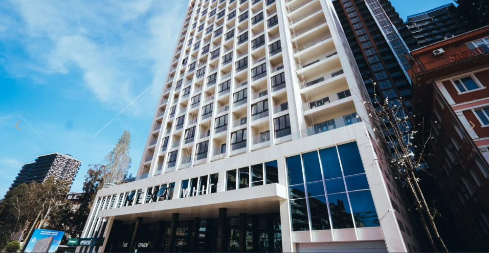 Next White Aparthotel 