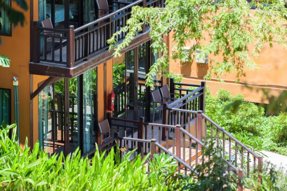 Phi Phi Long Beach Resort & Villa 3*