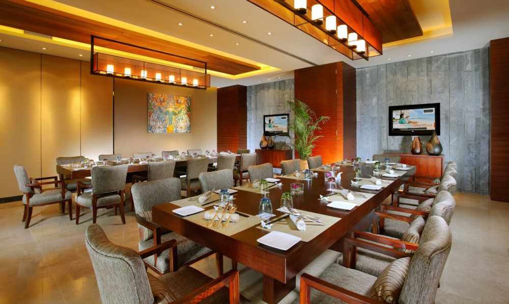 Pullman Ocean View Sanya Bay Resort & Spa 5*