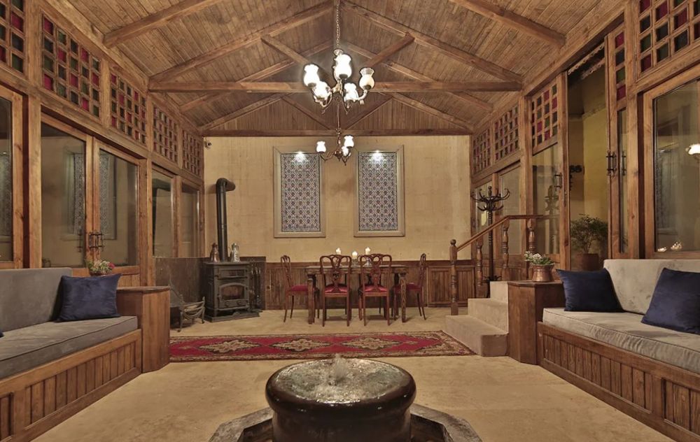 Royal Stone Houses 3*