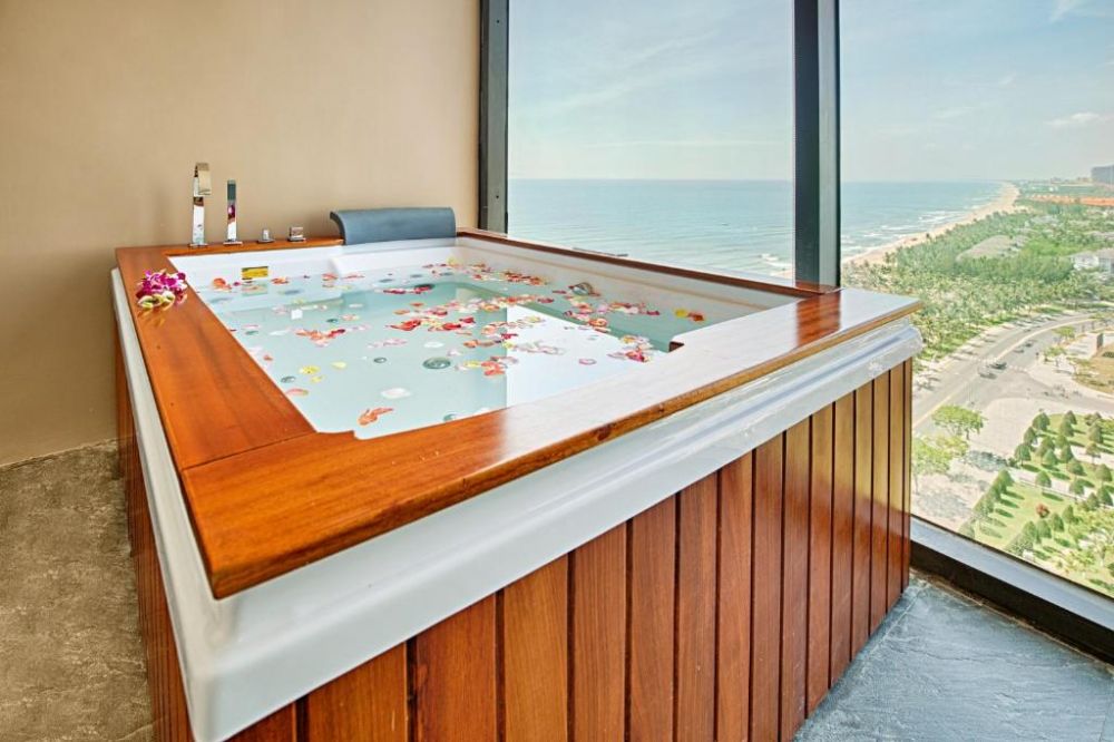 Yarra Ocean Suites Danang 4*