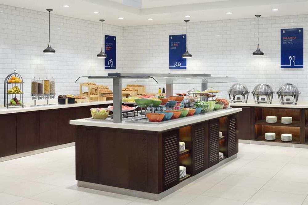 Holiday Inn Express Internet City 2*