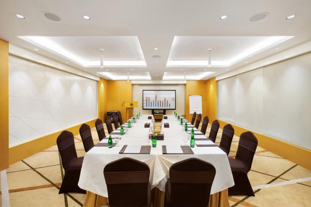 Royal Continental Hotel 4*