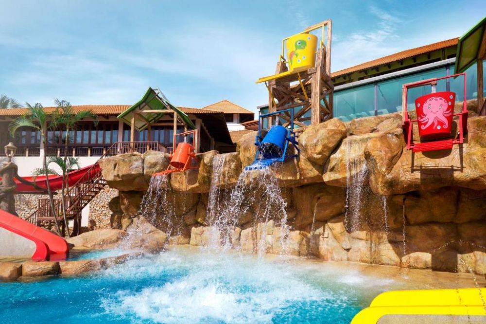 DoubleTree by Hilton Damai Laut Resort 4+