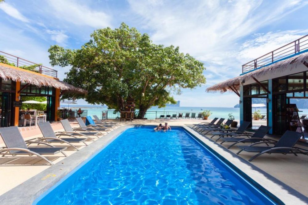 Phi Phi Long Beach Resort & Villa 3*