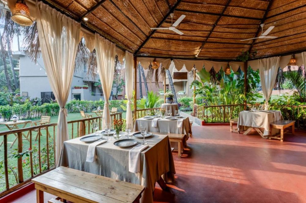 Whispering Palms Beach Resort 4*