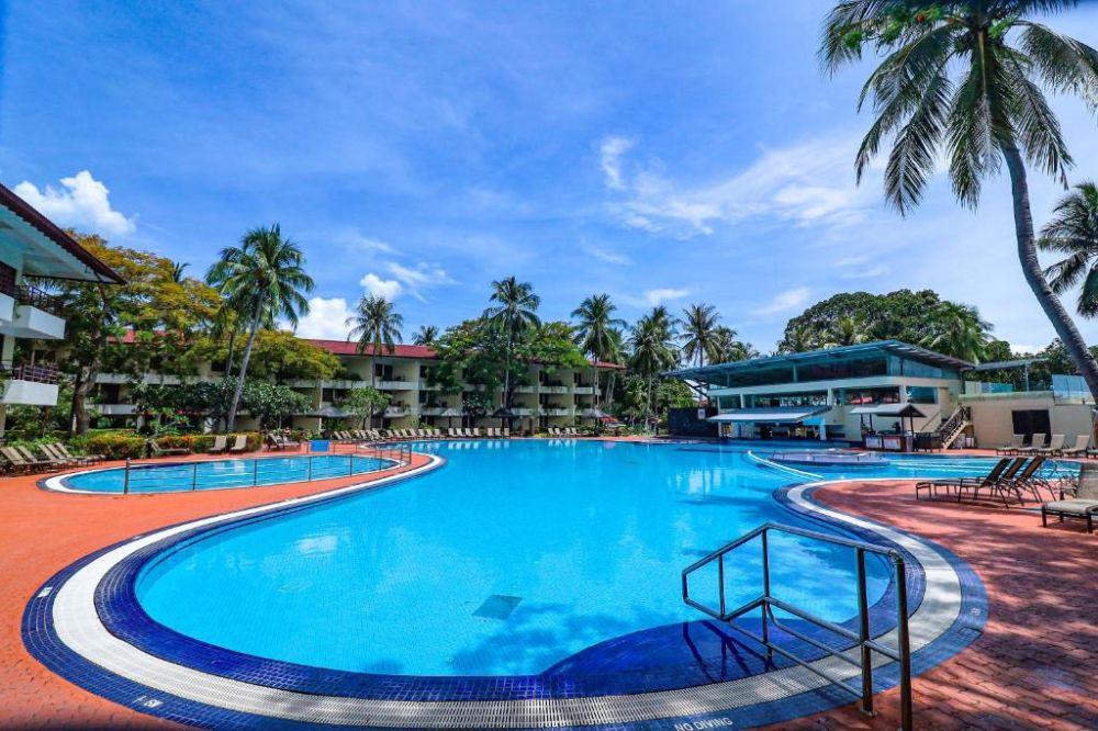 Holiday Villa Beach Resort & Spa 4*
