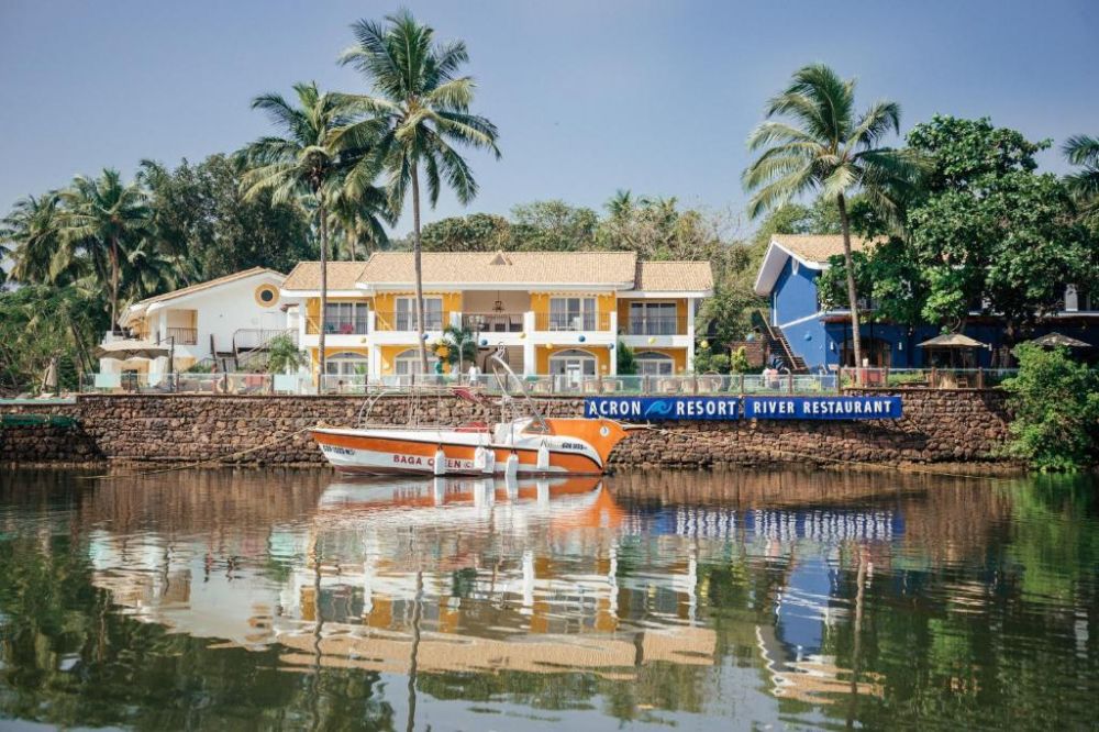 Acron Waterfront Resort 4*