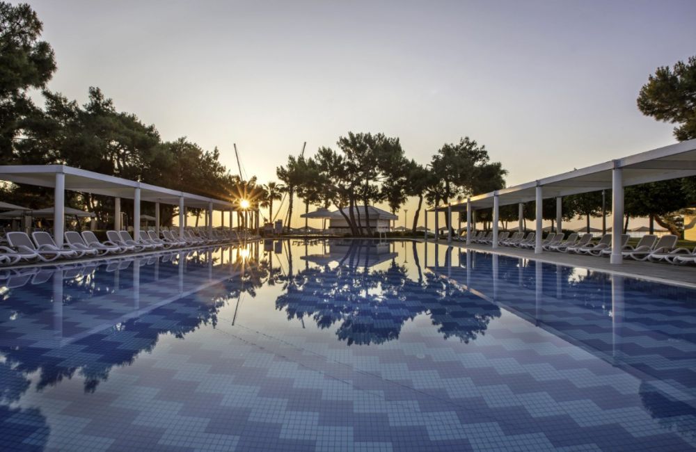 Rixos Sungate 5*