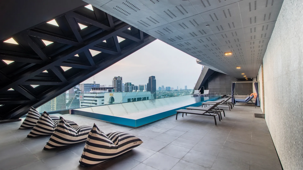Queensland Hotel Bangkok 4*
