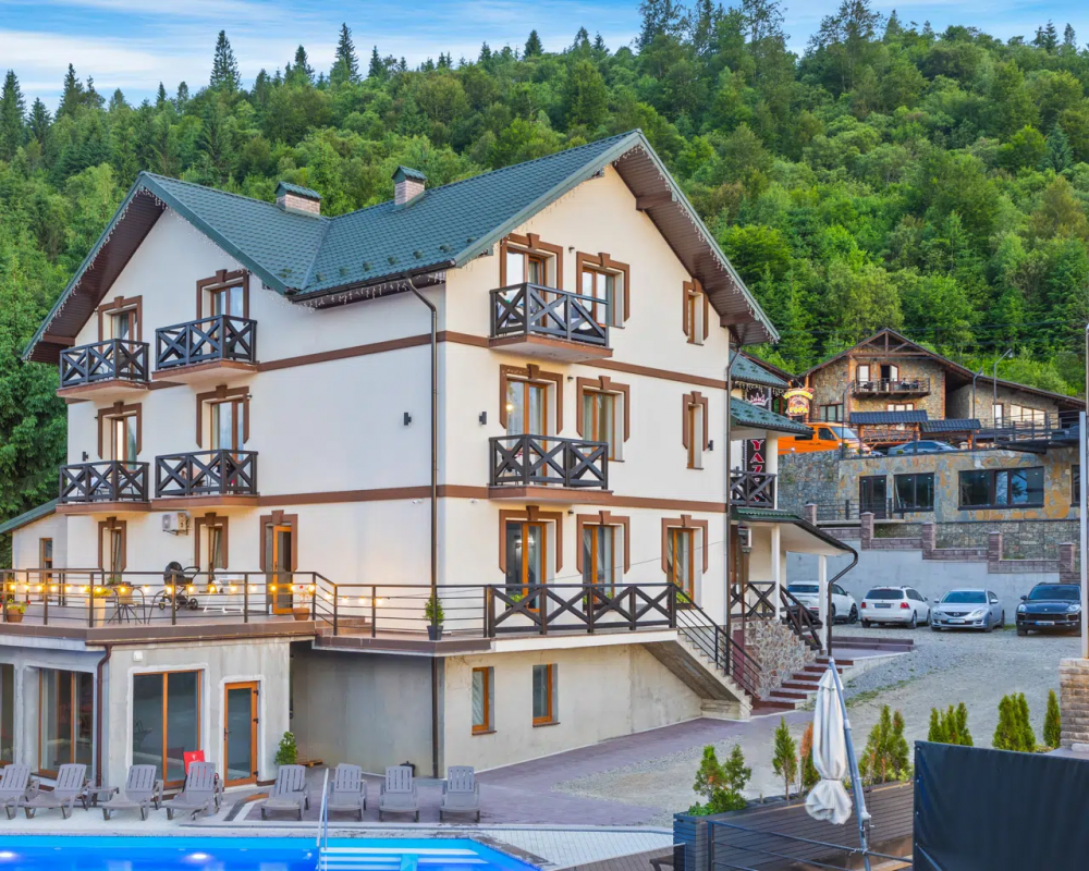 Князів Двір 3*