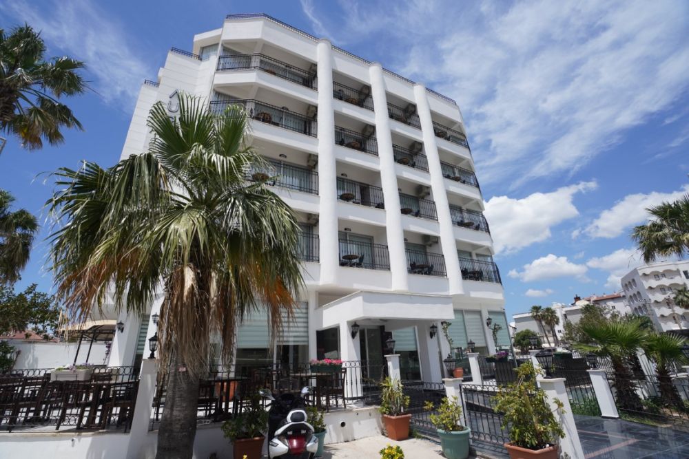 Aurasia Seaside Hotel 3*