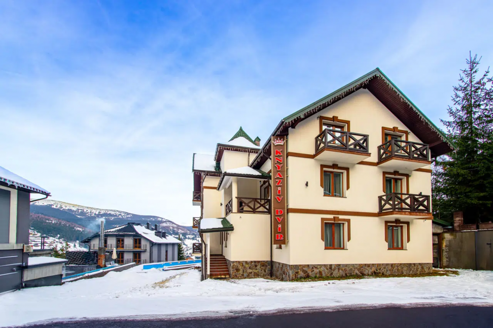 Князів Двір 3*