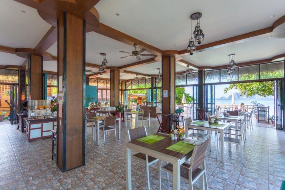 Phi Phi Long Beach Resort & Villa 3*
