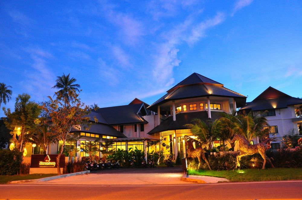 Navatara Phuket Resort 4*