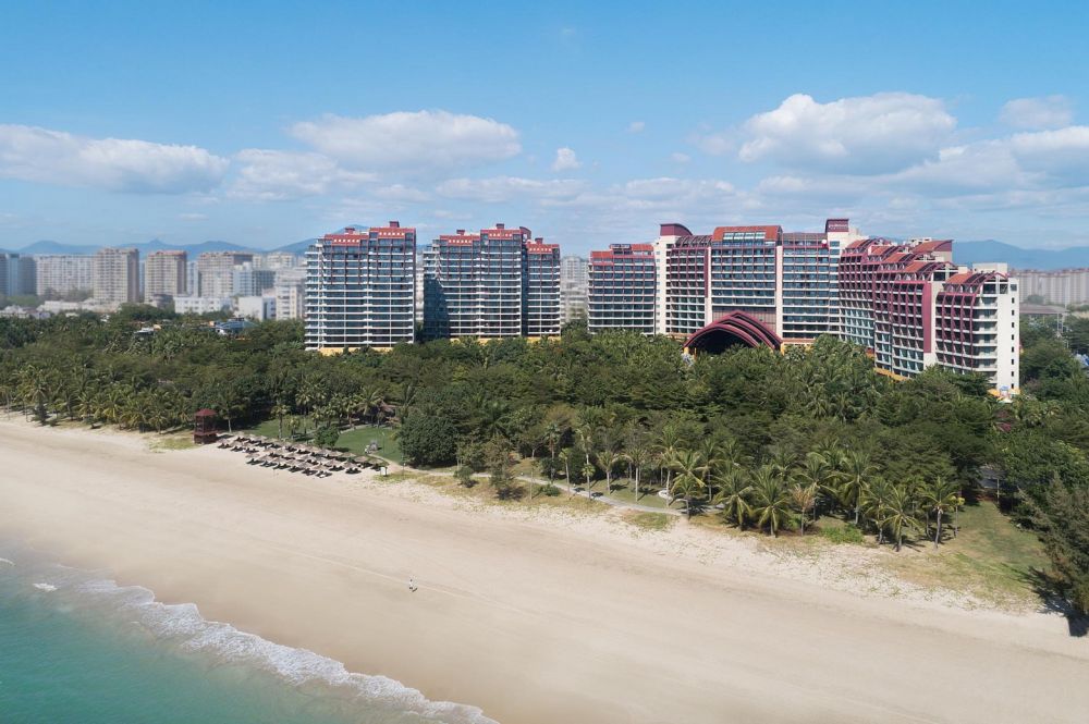 Pullman Ocean View Sanya Bay Resort & Spa 5*
