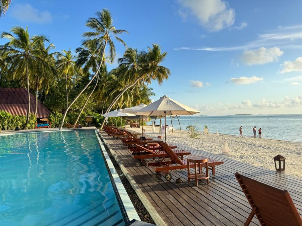 Medhufushi Island Resort 4*