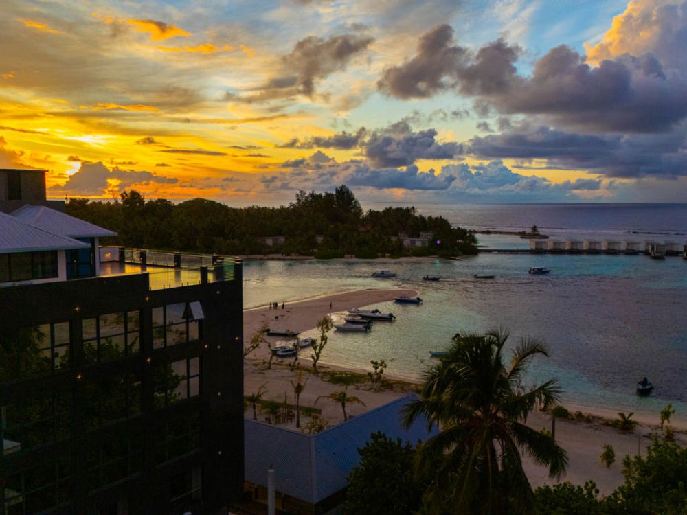 Beach Hotel Guraidhoo 