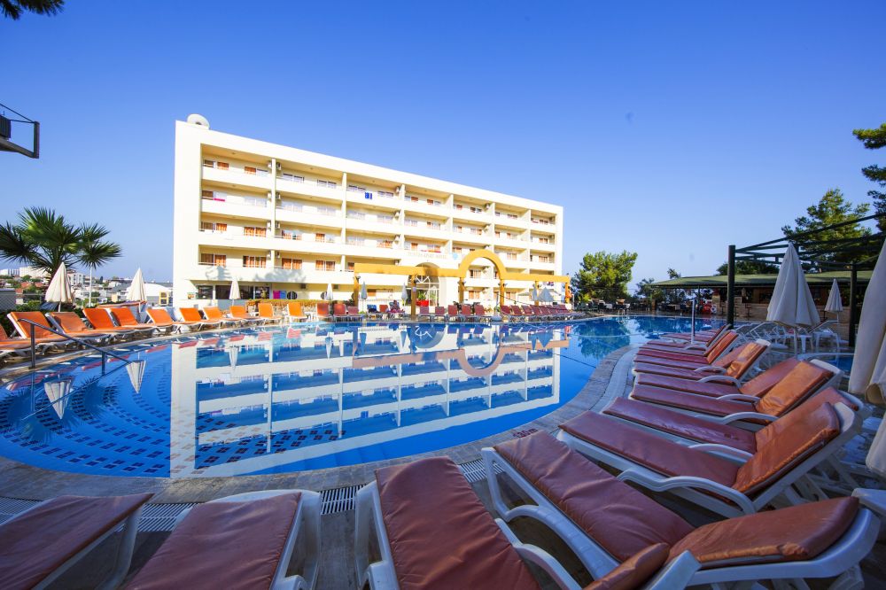Scalanuova Beach Hotel 4*