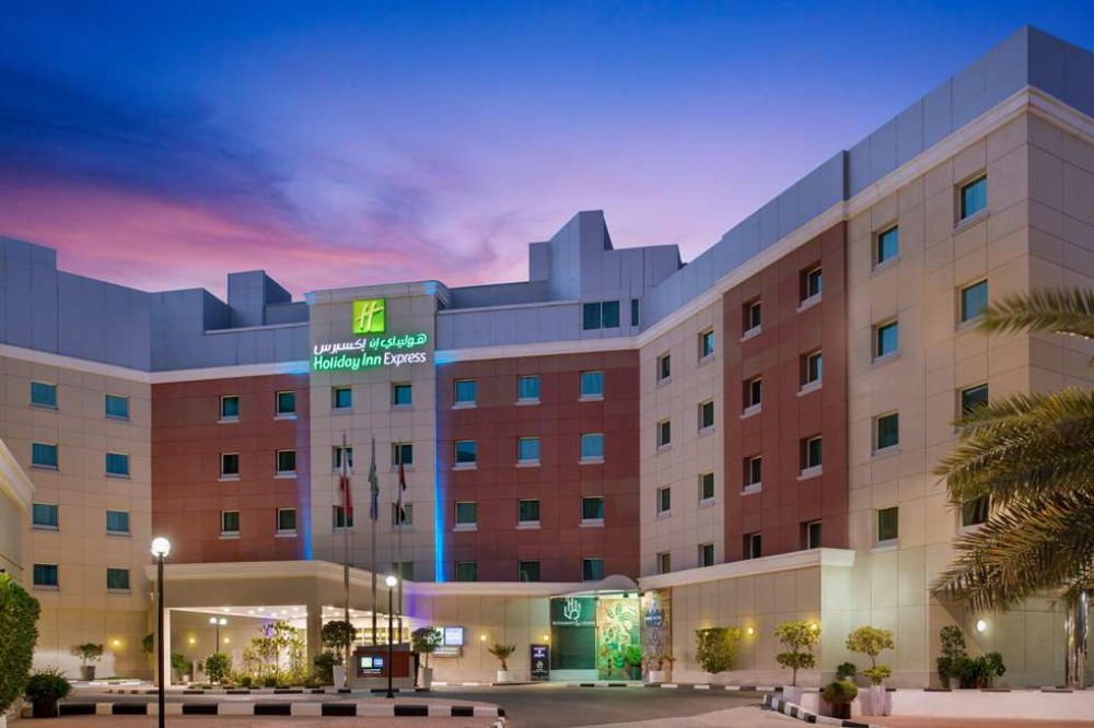 Holiday Inn Express Internet City 2*