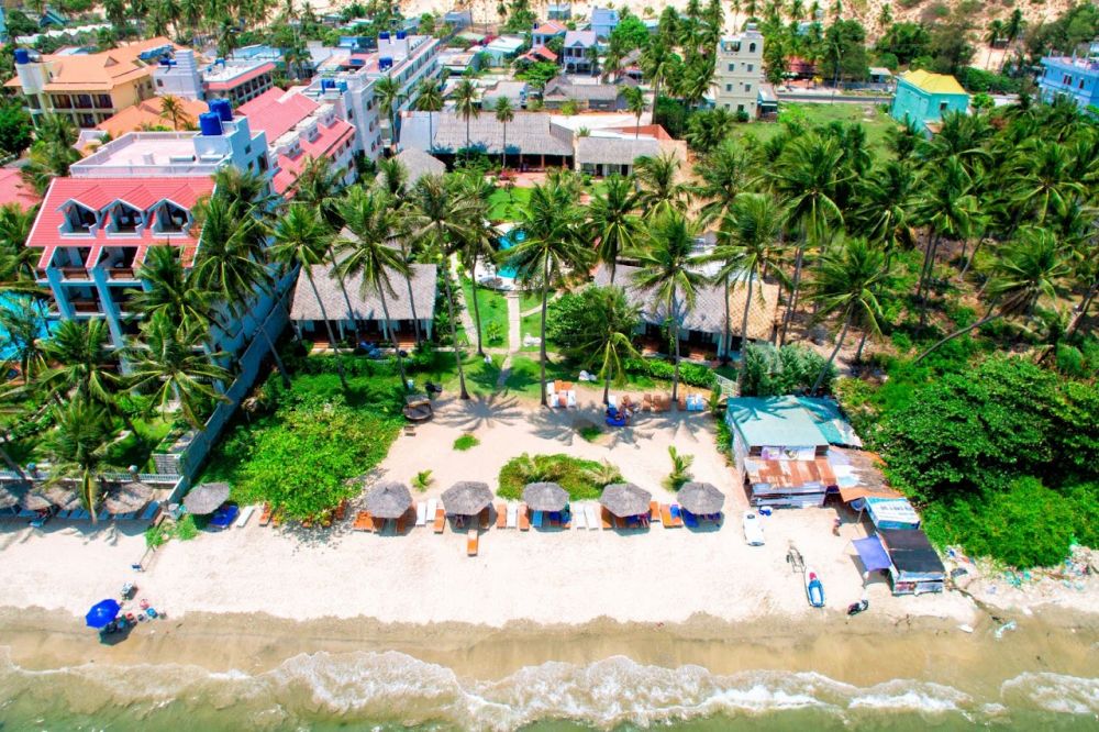 Sun & Sand Beach Resort 3*