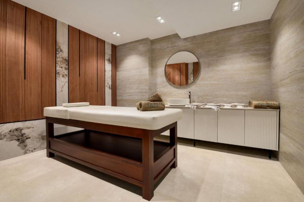 La Quinta by Wyndham Batumi 4*