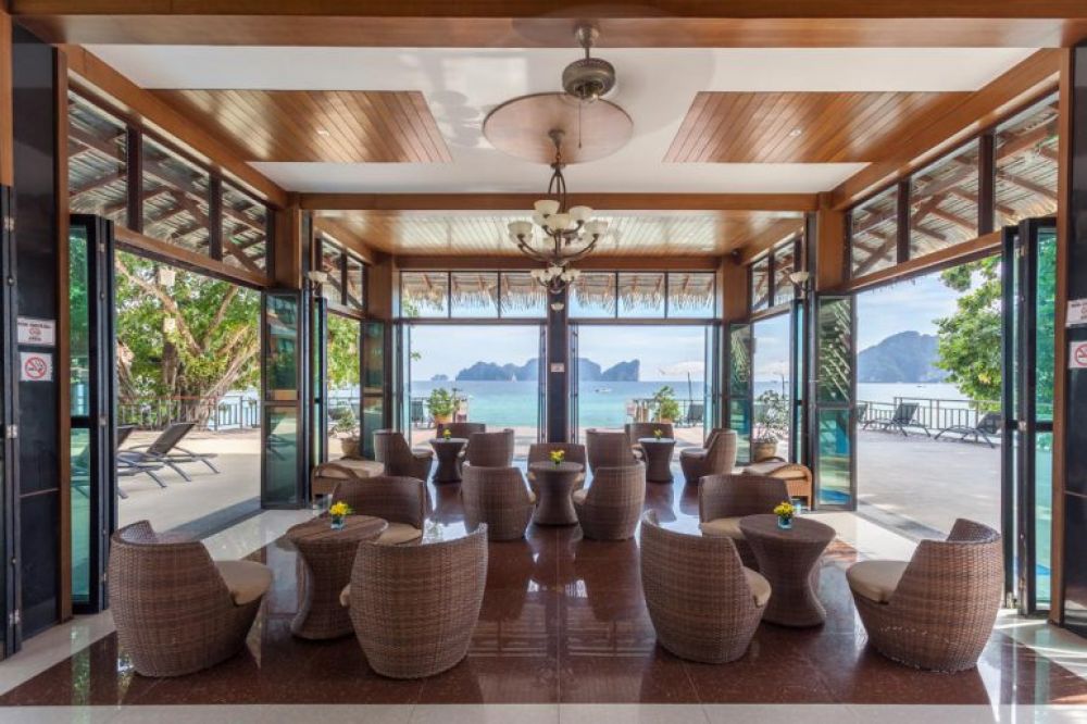 Phi Phi Long Beach Resort & Villa 3*