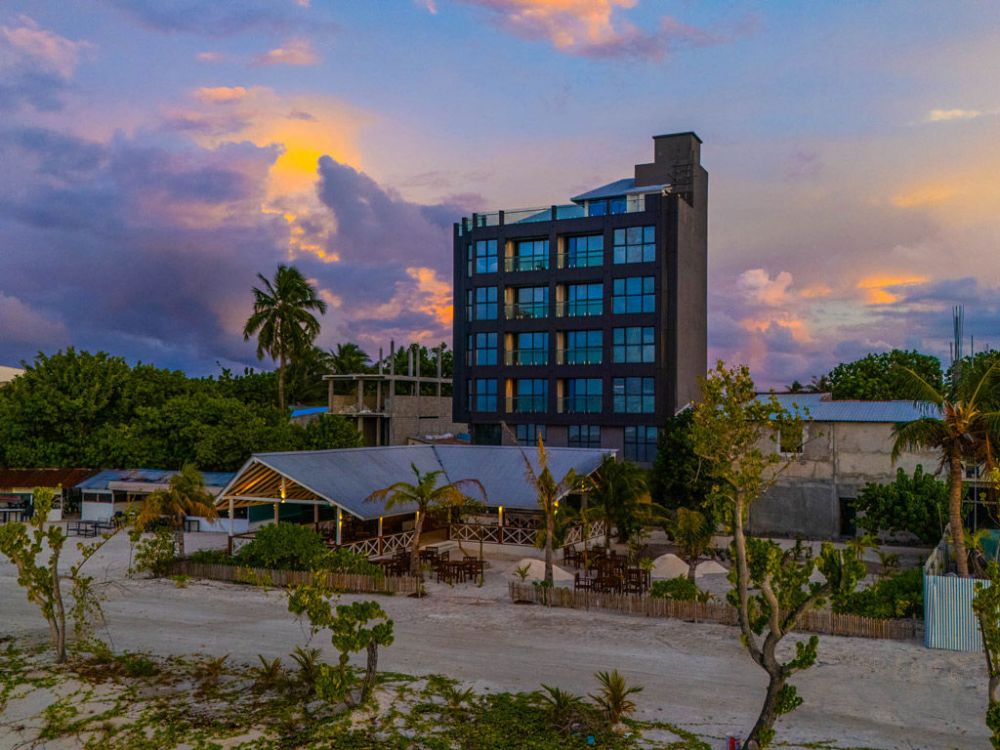 Beach Hotel Guraidhoo 