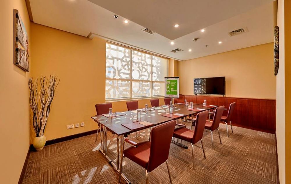 Ramada Hotel & Suites By Wyndham Jbr (ex. Hawthorn Suites) 4*