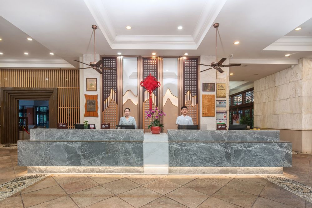 Sanya Huayuan Hot Spring Seaview 4*