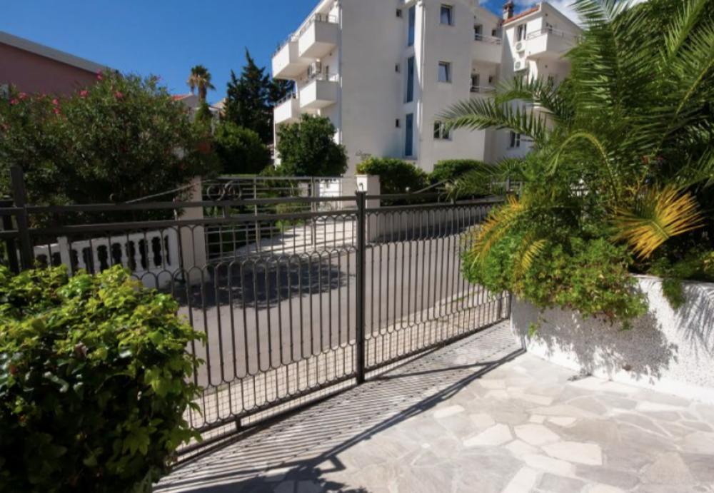 Mare Apartments 3*