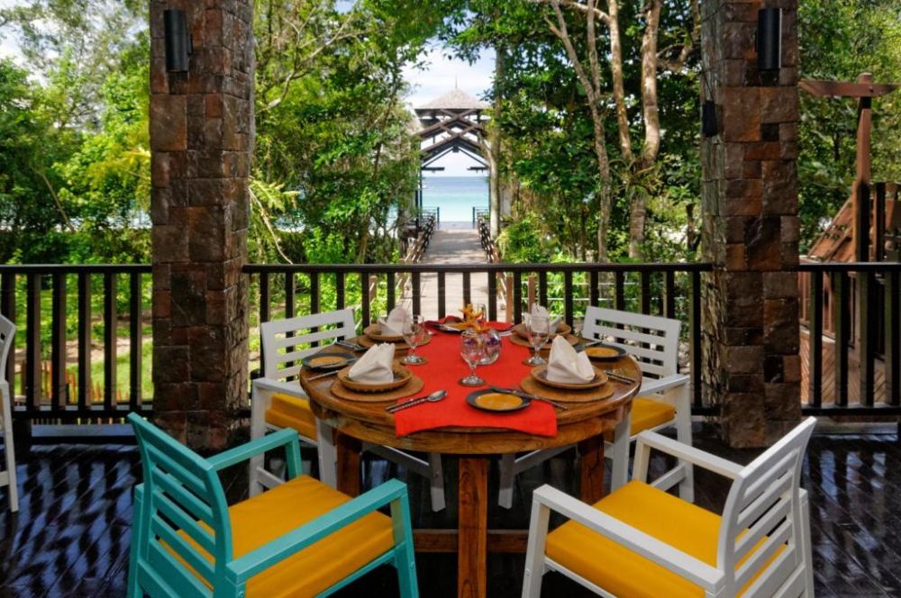 Bunga Raya Island Resort & Spa 5*