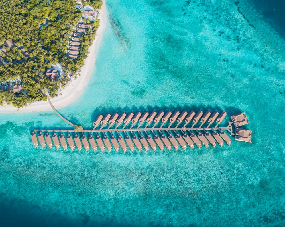 Reethi Faru Resort 4*